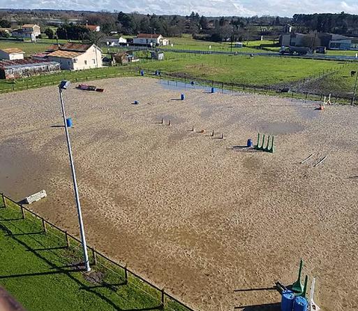 Les-installations-d’Haras-Feu-Soleil-à-Coutras-_Carrière_img