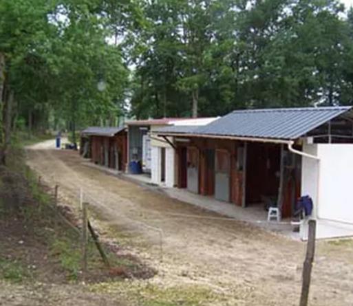 Les-installations-d’Haras-Feu-Soleil-à-Coutras-_Boxes_img